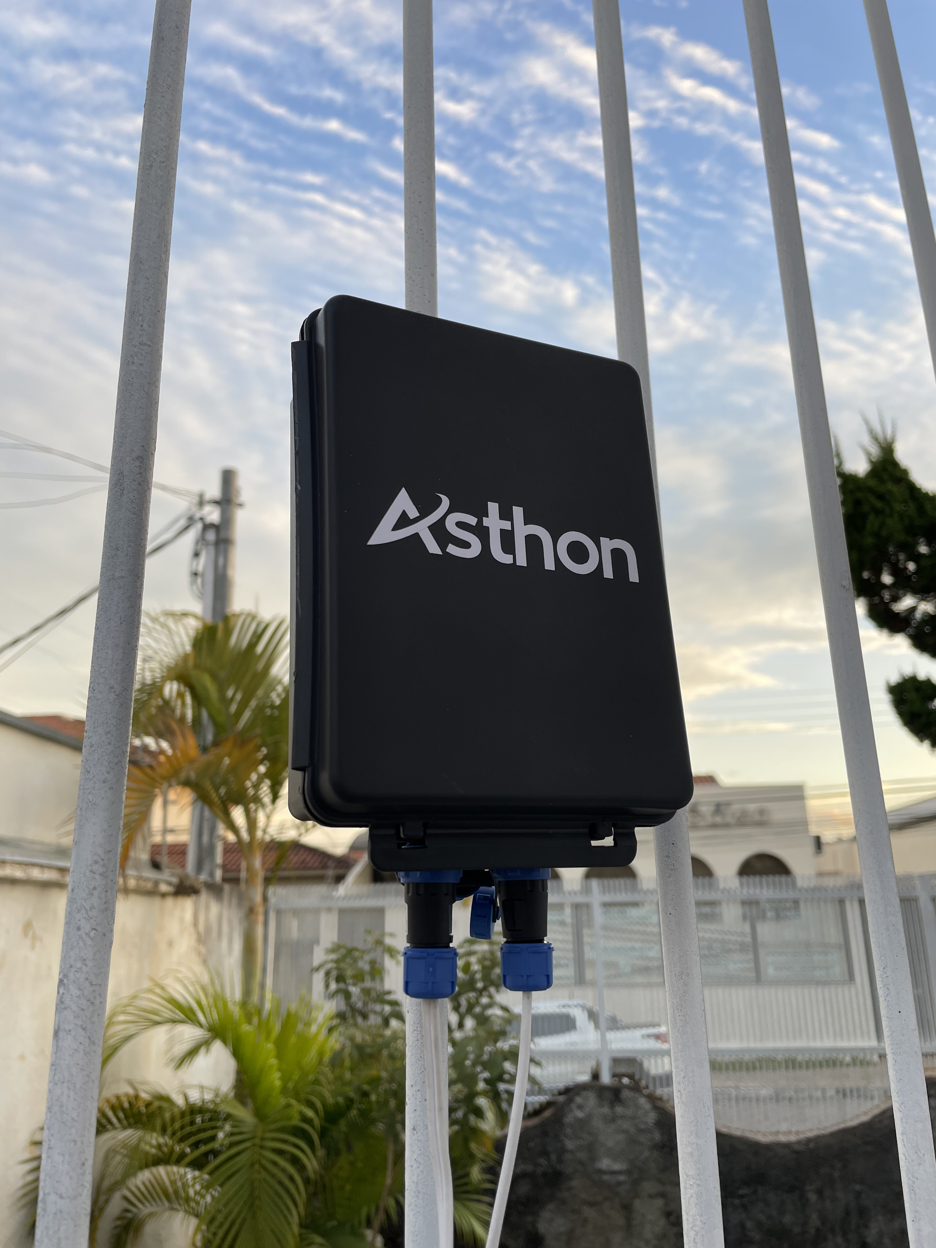 Estação Marlin - Sistema de monitoramento hidrológico com painel solar integrado